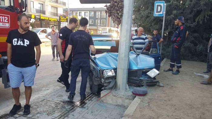 Ticari Taksi İle Otomobil Çarpıştı: 1 Yaralı