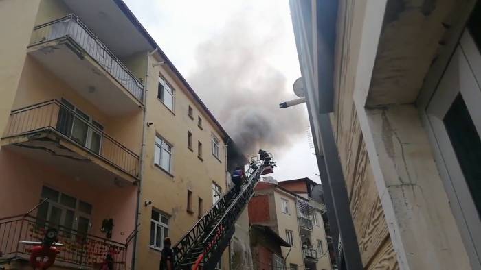 Apartman Dairesinde Çıkan Yangın Maddi Hasara Neden Oldu