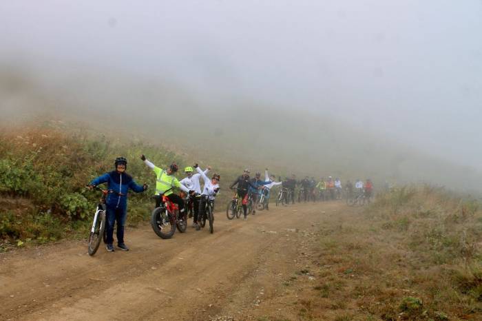 Vangölü Aktivistleri Dünyanın En Tehlikeli Yolunda Bisiklet Sürdüler