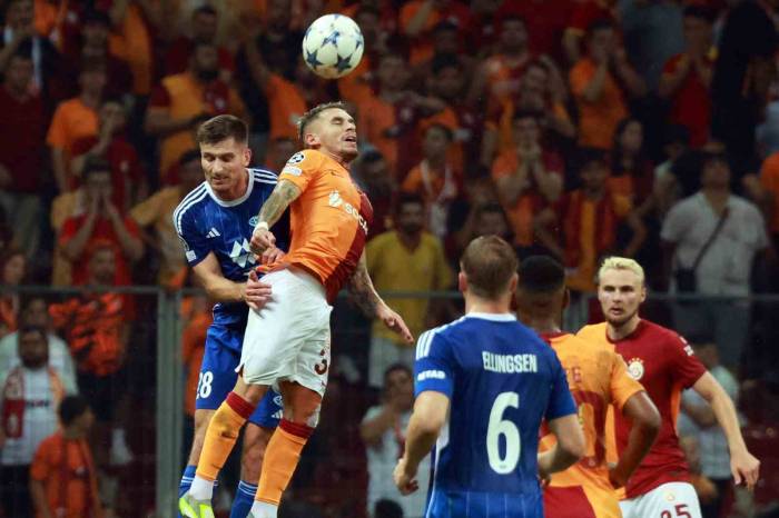 Uefa Şampiyonlar Ligi: Galatasaray: 1 - Molde: 0 (İlk Yarı)