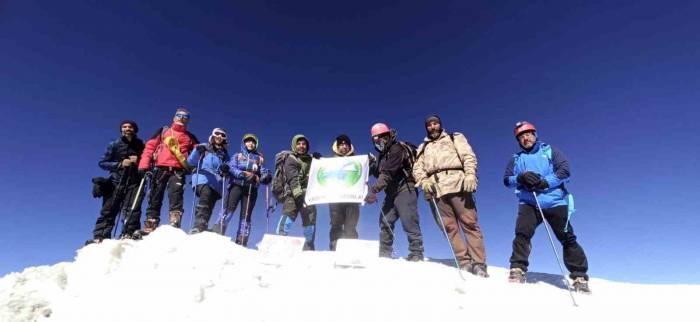 Vanlı Dağcılar 11 Günde 3 Şehirde 3 Zirve Yaptı