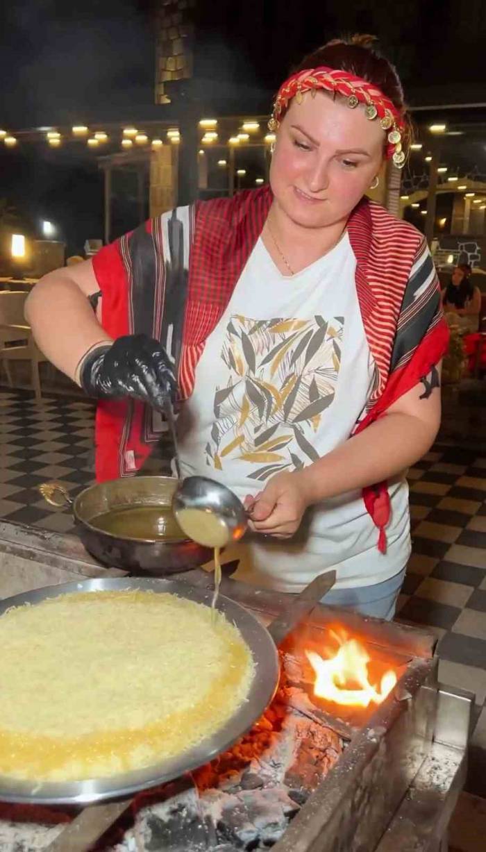 Adanalı Zeynep Usta Mangalda Künefe Yaptı