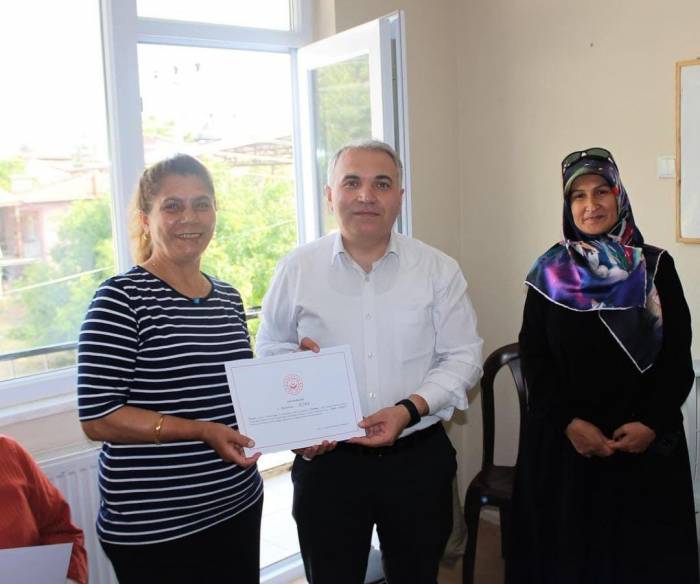 Kurslarda Başarılı Olan 28 Kursiyere Sertifika Verildi