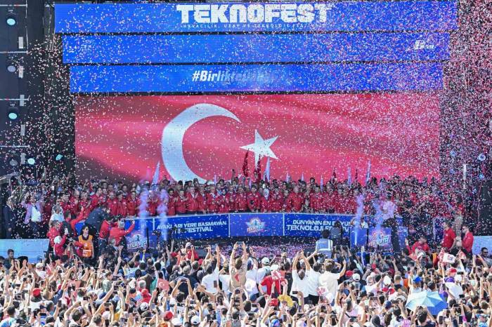 Bakan Göktaş, Bakanlığın Desteklediği Çocuklarla Teknofest’e Katıldı