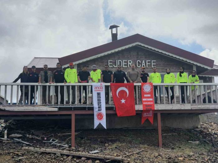 Anda Palandöken’in Zirvesine Tırmandı