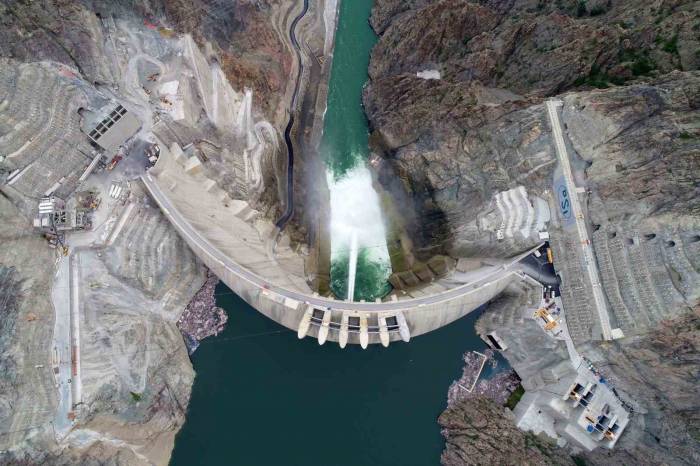 Su Seviyesi 193 Metreye Ulaşan Yusufeli Barajı Elektrik Üretmeye Hazırlanıyor