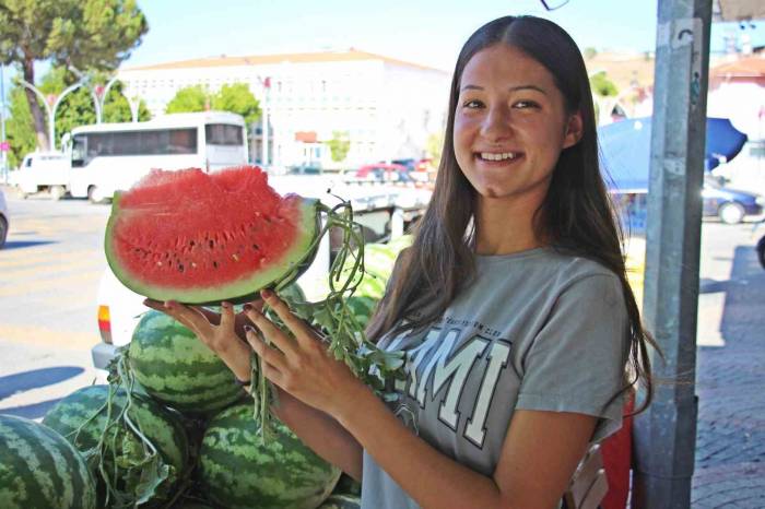 Adına Şarkı Yazılan Cincin Karpuzu Vatandaşlardan Yoğun İlgi Görüyor