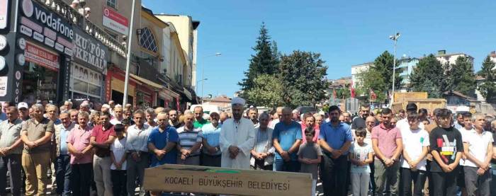 Eski Eşi Tarafından Keser Sapı İle Öldürülen Kadın Son Yolculuğuna Uğurlandı
