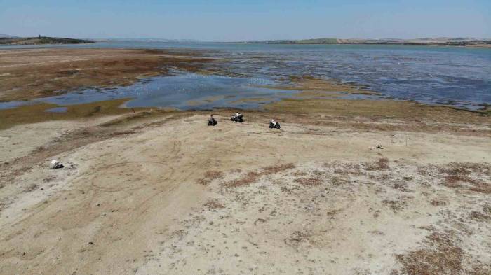 Büyükçekmece Gölü’nde Sular Çekilince Alan Atv Motorcularına Kaldı