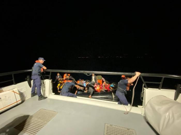 Ayvacık Açıklarında Yunan Unsurlarınca Ölüme Terk Edilen 36 Kaçak Göçmen Kurtarıldı