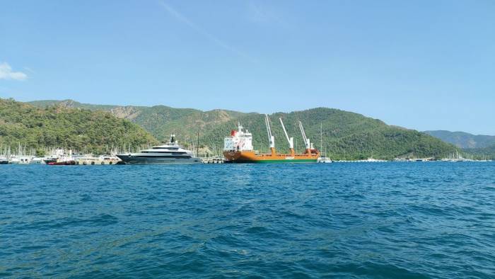 Fransa’dan Yük Gemisi İle Türkiye’ye Getirilen Yatlar Marmaris’e İndirildi
