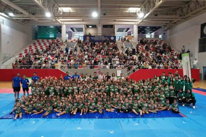 Gaziosmanpaşa Yaz Okulu Öğrencileri Spor Şenliklerinde Yeteneklerini Sergiledi