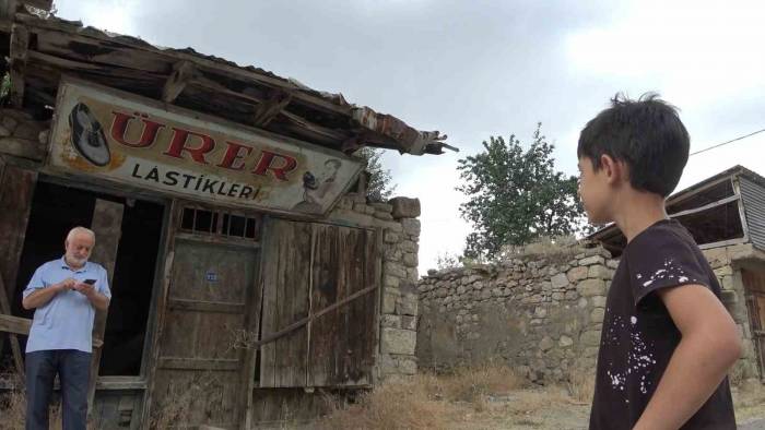 Gümüşhane’de 68 Yıl Önce 3 Boyutlu Olarak Yapılan Tabela Görenleri Hayrete Düşürüyor