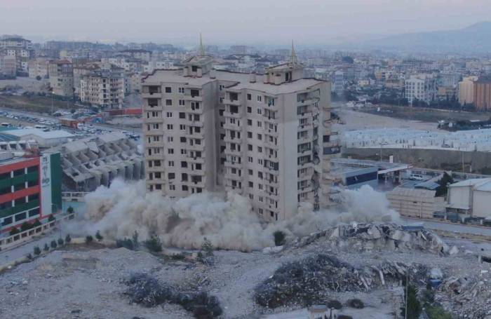 Milyonlarca Liraya Konut Satılan 16 Katlı Rezidansın Son Bloğu Da Yerle Bir Oldu