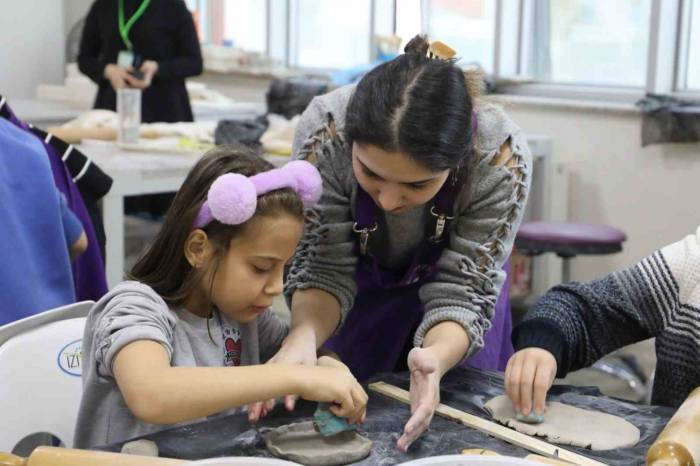 Kadın Ve Çocuk İçin Açılan Atölyelerde Başvurular Başladı