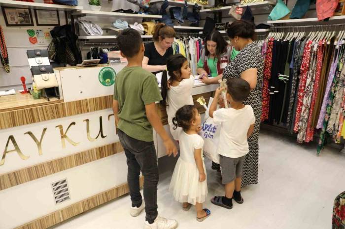 Toplu Sünnet Şöleni İçin Kıyafet Dağıtımları Başladı