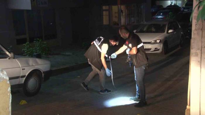 Kadıköy’de Silahlı Ve Bıçaklı Kavga: 2 Yaralı