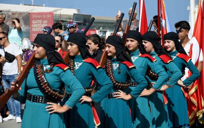 Kuşadası’nda Zafer Coşkusu Meydanlara Sığmadı