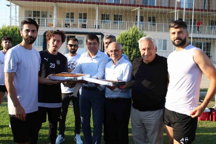 Başkan Özcan’dan Nazilli Belediyespor’a Baklavalı Ziyaret