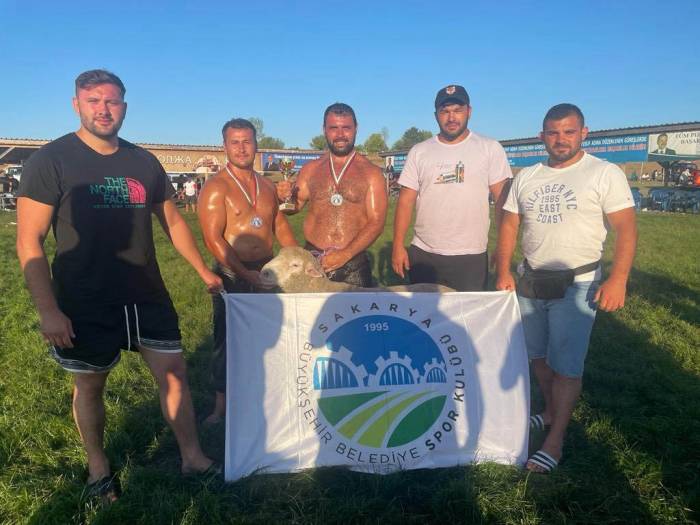 Sakarya Büyükşehir Pehlivanlarından Önemli Başarı