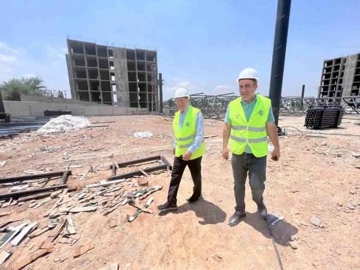 Barbaros Mahallesine Modern Semt Pazarı