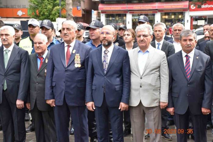 Tatvan’da 30 Ağustos Zafer Bayramı Kutlandı