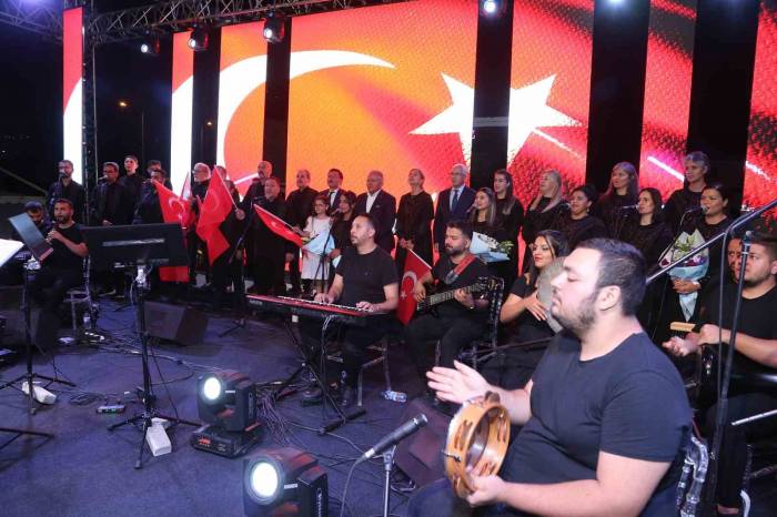 Talas’ta Bambaşka Zafer Bayramı Coşkusu