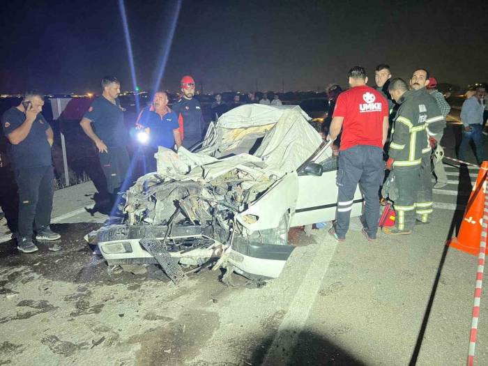Aksaray’da Otomobil Kamyonetle Çarpıştı: 1 Ölü, 2 Ağır Yaralı