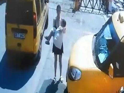 Epilepsi Nöbeti Geçiren Çocuğu Taksicilerin Islak Diye Almadığı İddiası