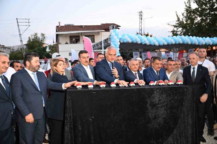 Bakan Ersoy: “Malatya Ayağa Kalkana Kadar Buradayız”