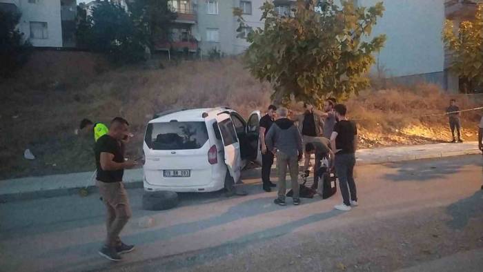 Polis Otosu İle Pikap Çarpıştı: 2’si Polis 3 Kişi Yaralandı