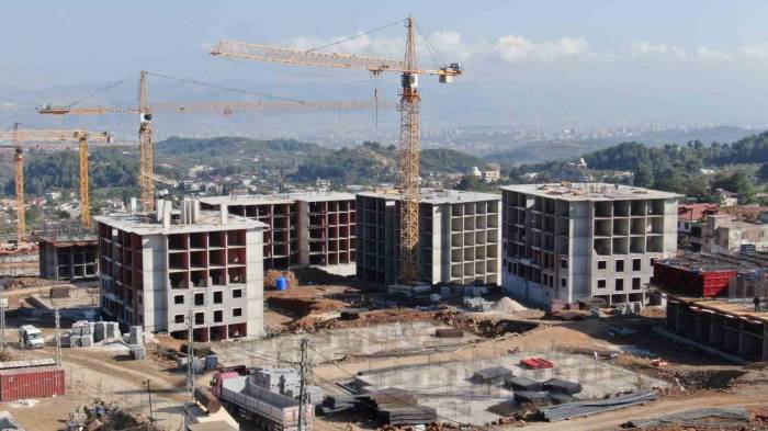 Depremzede Vatandaşları Heyecanlandıran Afet Konutları İçin Enkaz Kentin Valisinden Umut Veren Açıklama