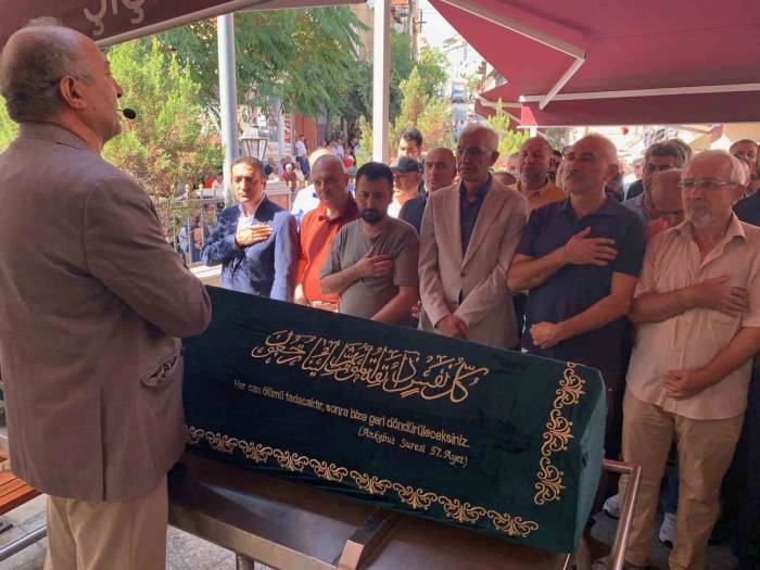 Güngören’deki Silahlı Kavgada Yoldan Geçerken Vurulan Vatandaş Son Yolculuğuna Uğurlandı