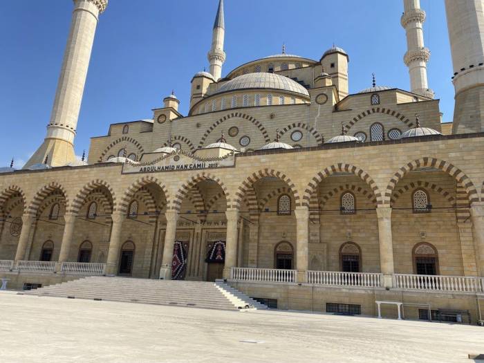 Depremde Zarar Gören Abdülhamit Han Camii’nin 25 Eylül’de Yeniden İbadete Açılması Planlanıyor