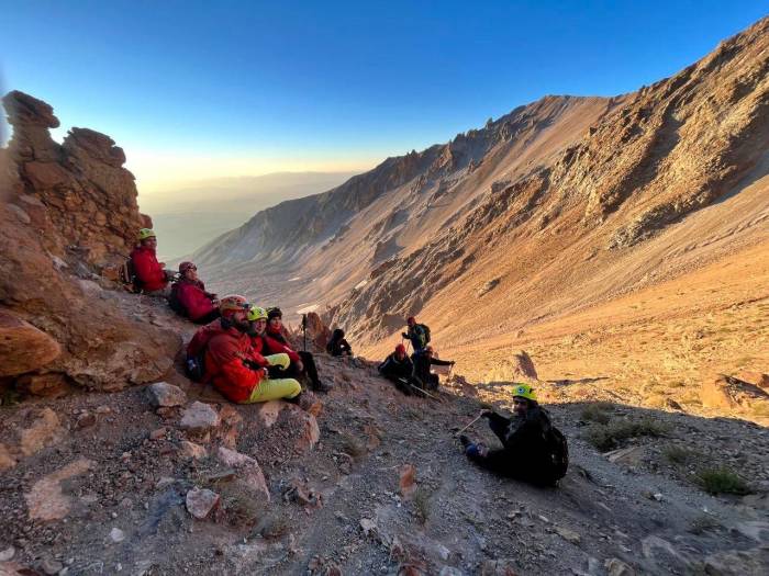 Büyükşehir İle Dağcılar, Erciyes’in Zirvesinde Görsel Şölen Yaşıyor