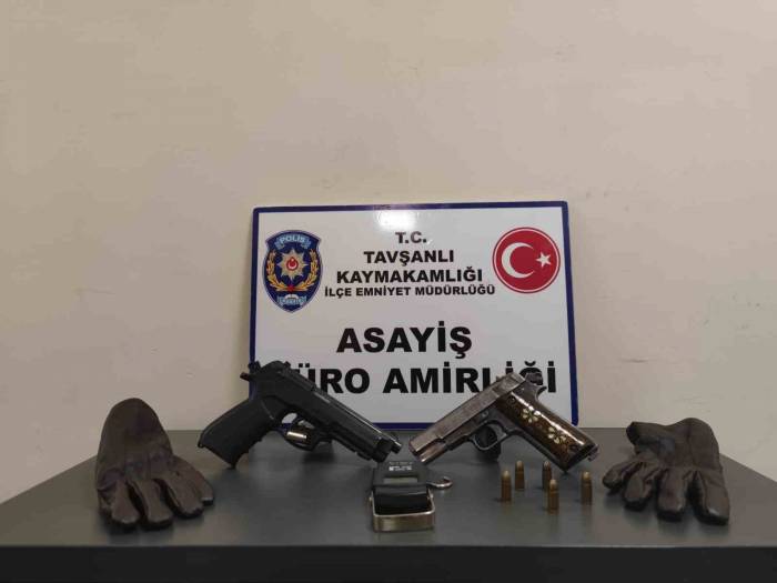 Tavşanlı’da Yakalanan 2 Hırsızlık Şüphelisi Tutuklandı