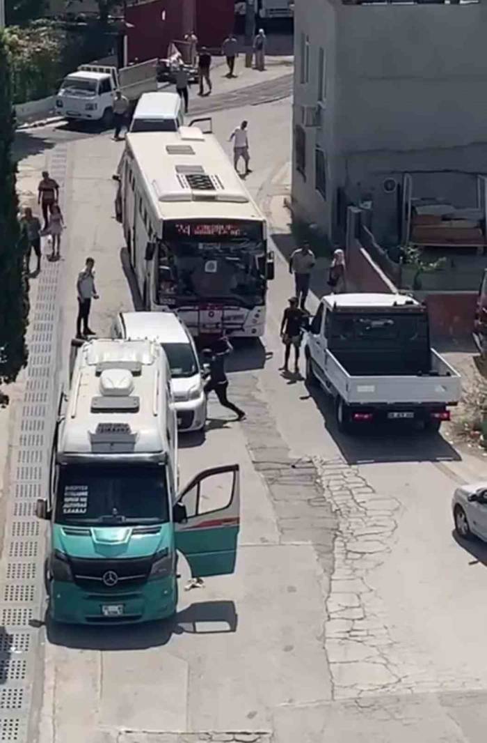 Minibüs Şoförü Tartıştığı Sürücüyü Bıçakladı