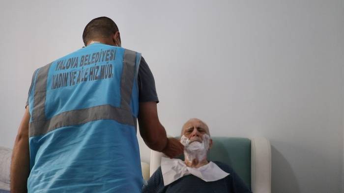 Yalova Belediyesi’nin Kuaför Hizmeti Devam Ediyor