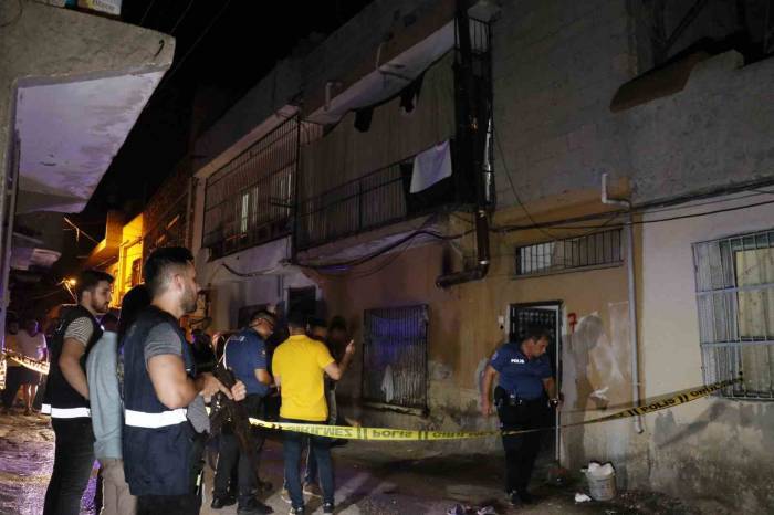 Evinin Zili Çalınca Balkona Çıktı, Tabancayla Başından Vuruldu