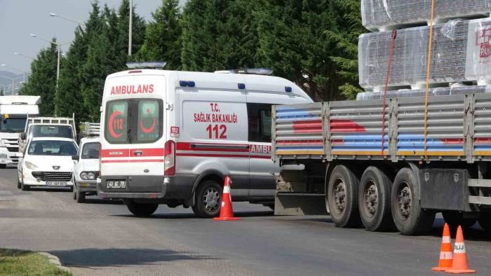 Tavşanlı’da Otomobil İle Güneş Paneli Yükle Tır Çarpıştı: 1 Yaralı
