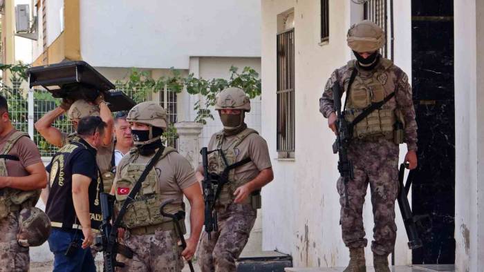 Kapıların Koçbaşıyla Kırıldığı, Çöplerin Didik Didik Arandığı Operasyonun Detayları Paylaşıldı