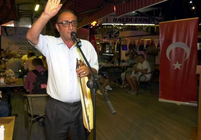 Kemençe Çalarak Validen Ruhsat İstedi