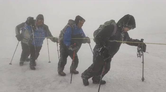 Dağcılar Sis Ve Fırtınada Ağrı Dağı’na Tırmandı