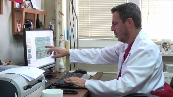 Evcilleşen Ayılar Doğayı Tehdit Ediyor