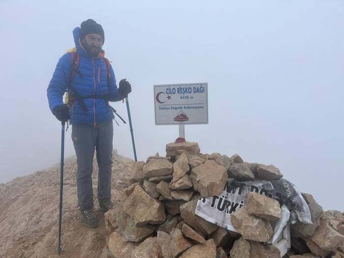 Huzurun Geldiği Dağlar, Kamp Ateşi İle Aydınlanıyor