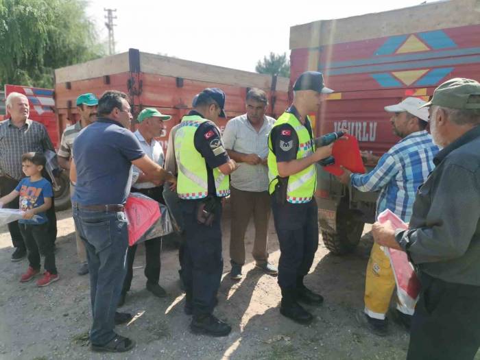 Jandarmadan Traktör Kazalarına Karşı Bilgilendirme