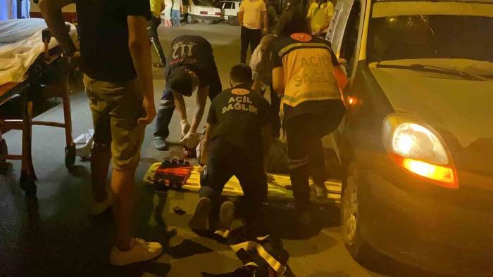 Kontrolden Çıkan Kamyonet Refüje Çarptı: 1 Yaralı