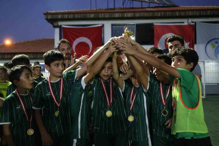 Zafer Bayramı Turnuvasında Dereceye Girenlere Ödüller Verildi