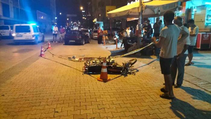 Osmaniye’de Motosiklet İle Otomobil Çarpıştı: 1 Kişi Hayatını Kaybetti