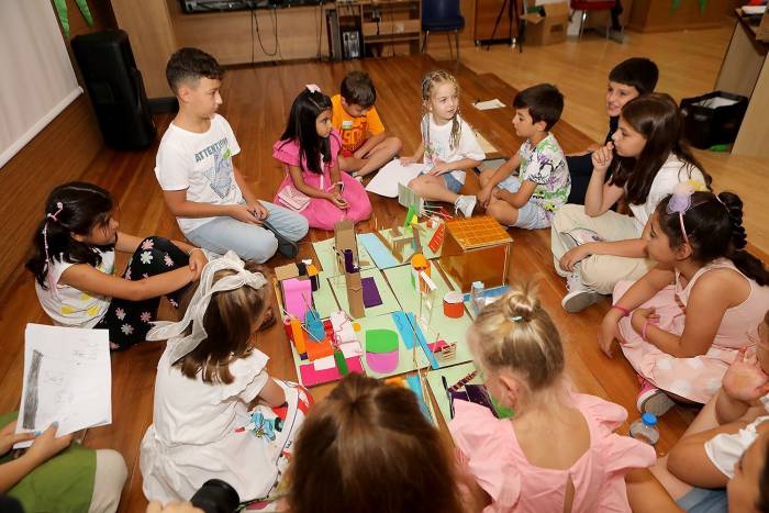 Çocuklar Hayallerindeki Şehri Maketlerle İnşa Etti